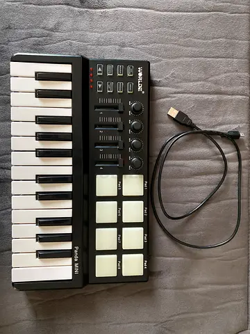 WORLDE Panda MINI MIDI controller