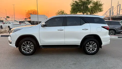 Toyota Fortuner VXR 2025 V6 GCC Specs - agency service history with warranty available