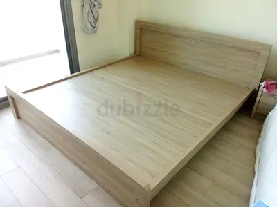 Queen size wooden platform bed frame - light oak finish