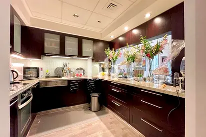 Unfurnished | Mid Floor | Community View
