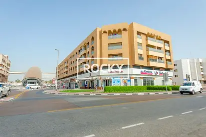 Stunning Studio Apartment with A/C Provided, Parking besides ADCB Metro Station, Karama