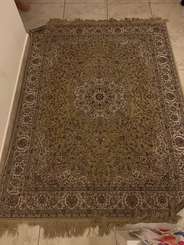 Traditional Persian-style area rug, good condition, 1m by 1.5m (approx) great condition, selling low