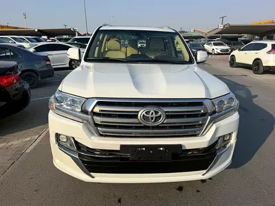 2017 Toyota Land Cruiser GXR fullopshin v6GCC Specs