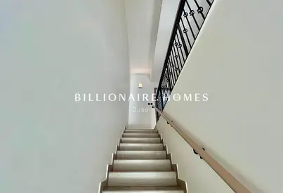 HUGE PLOT | VACANT | PRIME LOCATION