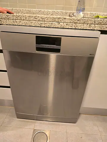 Siemens iQ700 freestanding stainless steel dishwasher - good condition