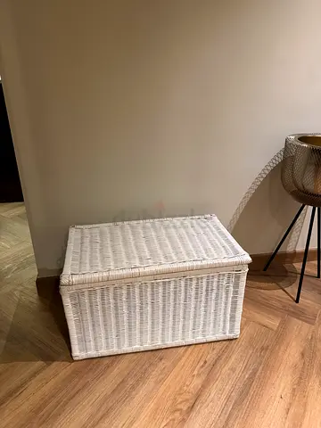 White Wicker Storage Chest / Blanket Box 60cm x 40 x 40 pick up in the Greens Community