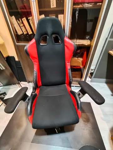Red & Black Racing Style Office / Gaming Chair - Good Condition