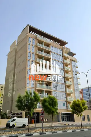Well Maintained ! Ready To Move In ! Large Unit