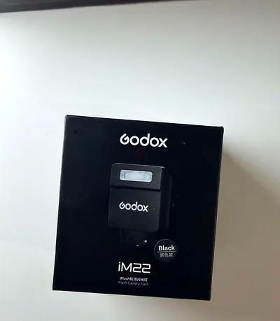 Godox iM22 iFlash Mini Camera Flash. This is a pocket-sized, ultra-portable manual speedlite design