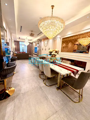 Luxury Living | Private Garden | Fully Upgraded
