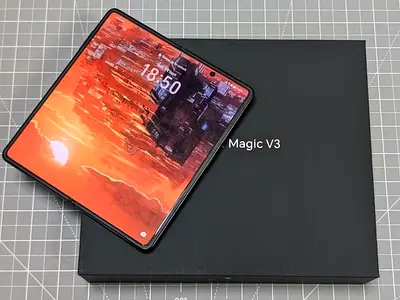 Honor Magic V3 Foldable Phone - Good Condition with Box