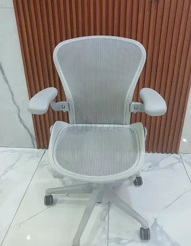 Selling For Herman Miller Remastered Aeron Chair Size B with (good condition)
