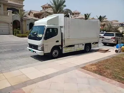 MOVING TRUCK SAFE DELIVERY CAREFUL LOADING AND TRANSPORT SERVICE