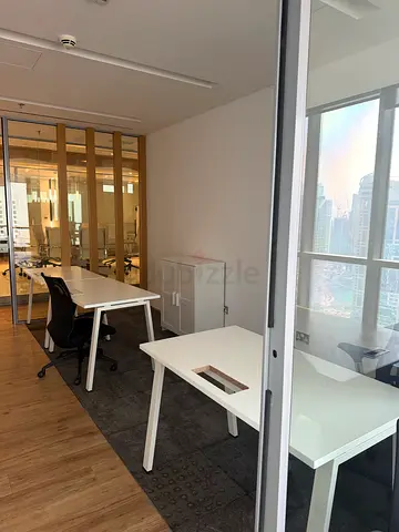 Use furniture office staff