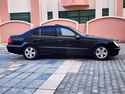 2005 Mercedes-BENZ E-CLASS photo 4