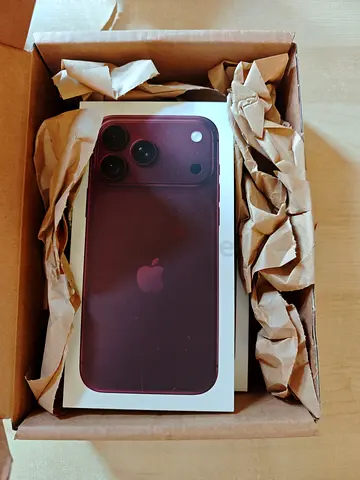 Iphone 18 pro max burgundy 512GB TDRA
