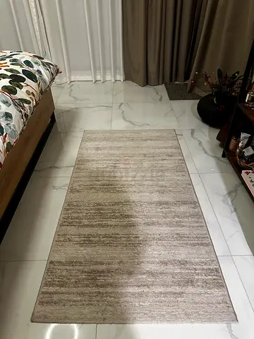 Neutral beige modern Turkish rectangular rug - excellent condition + bedroom rug.