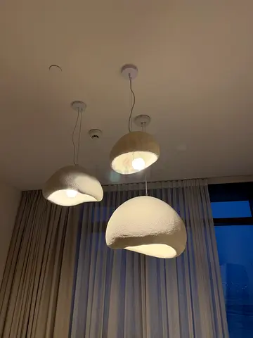 Set of 3 textured white hanging pendant lights - modern design