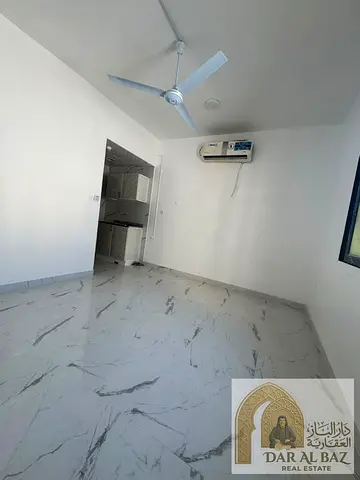 Largest studio for annual rent in the Al Majara area of Sharjah at the lowest price. Contract suitable for bachelors or employees. Located near the