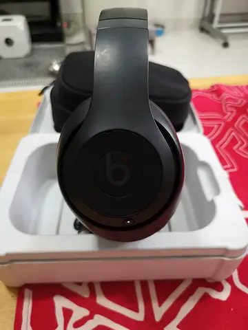 Beats studio pro wireless noise cancelling headphones