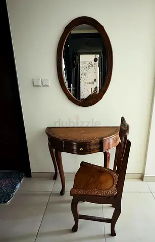Antique-style Wooden Console Table with Matching Chair and Oval Mirror