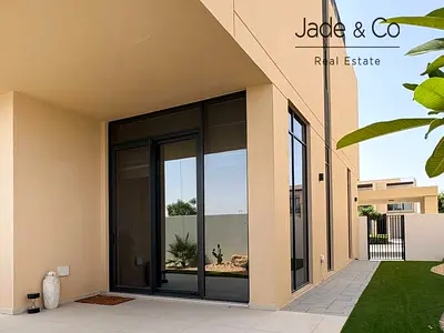 Community Expert | Single Row | Landscaped