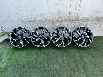 4x Original Almost new Audi RS 21inch wheels