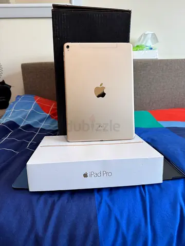 Apple iPad Pro 9.7" 1st Gen – 256GB Wi-Fi + Cellular – Gold – Original Box (Case included)