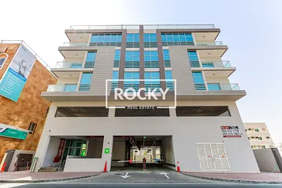 Bright & Super Spacious Central A/C 3 BR Apt near Schools & Supermkts in Muhaisnah 4th