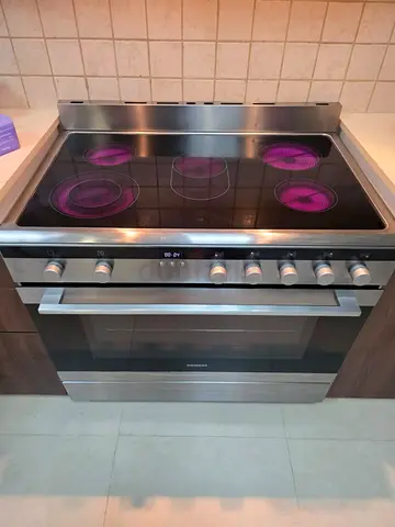 Siemens 5 hub electric cooker with Digital 90x60cm