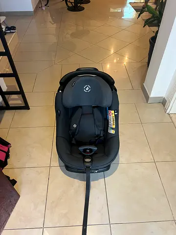 Maxi-Cosi 360 car seat with Isofix base in great condition
