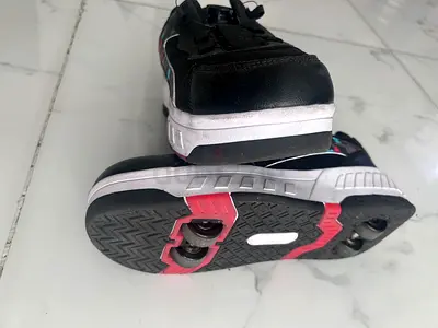 Roller Skate Shoes for boys, size 41 (2-in-1 Sneakers with Hidden Wheels) - Excellent Condition!