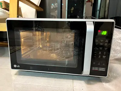 LG Countertop Microwave Oven - Good Working Condition