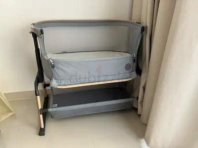 Next to Me Bedside Crib/Bassinet in Grey - Good Condition