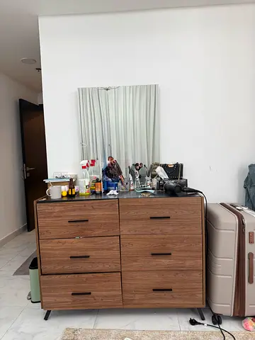 Wooden 6-Drawer Dresser / Chest - Modern Finish
