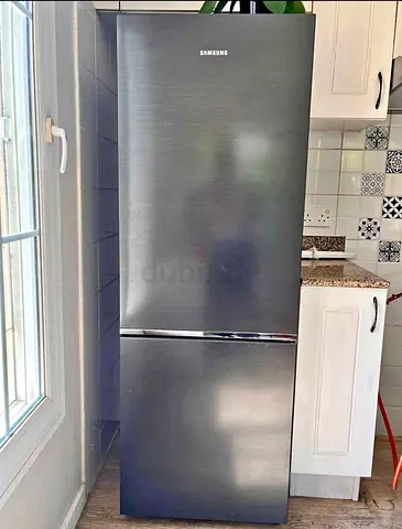 Samsung refrigerator bottom freezer new model same like a new condition