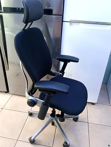 Steelcase leap V2 headrest chair for selling.comfirtable for long time sitting