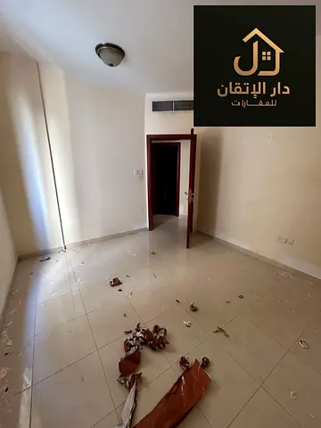 *غرفة وصالة مع بلكونة لايجار السنوي في منطقة المجرة - 25,000 درهم*