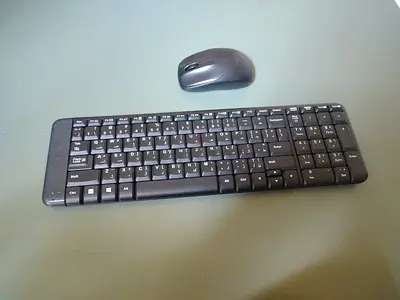 Wireless Keyboard and Mouse Combo - Slim Black k220