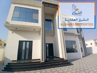 فيلا VIP أول ساكن للبيع في الحوشي الشارقة _ أرض 10,000 قدم _ بناء 6,700 قدم _ 5 غرف ماستر _ تقسيم فاخر للعائلات _ غرفة خادمة _ غرفة غسيل خارجية _ موقع
