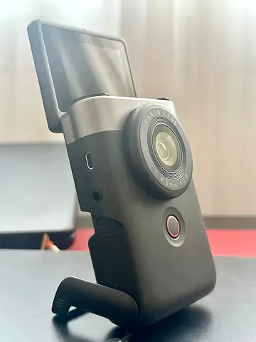 Canon Vlog Camera with Flip Screen - Compact 4K Vlogger Camera