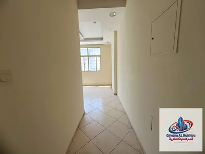 أجمل شقة غرفة وصالة في القليعة بمساحة ممتازة مع بلكونة وتشطيبات راقية ومطبخ جديد بالكامل وتكييف وغاز مركزي وموقع حيوي بالقرب من شاطئ الحيرة ونادي سيدا