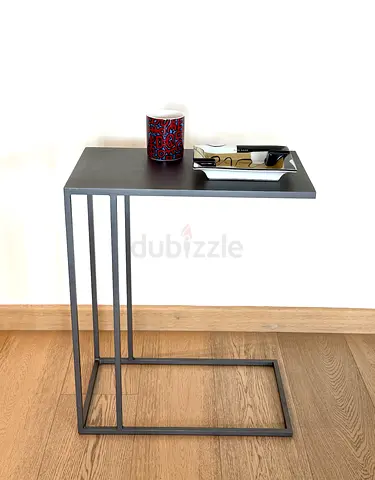 Slim metal C-shaped side table / laptop tray - grey