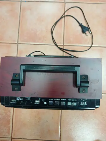 Vintage portable radio with wood looking plastic finish - good working condition