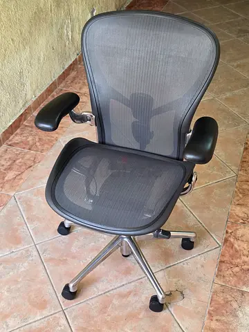 Herman Miller Aeron Remastered Chair - Graphite Frame / Aluminum Base - Size C