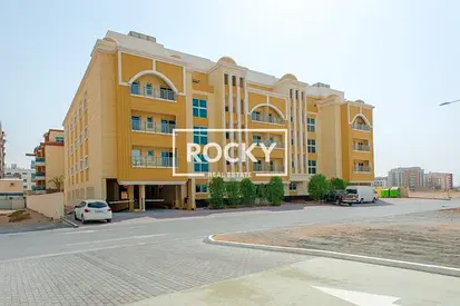Super Spacious 1 B/R with Covered Parking | Warsan 4