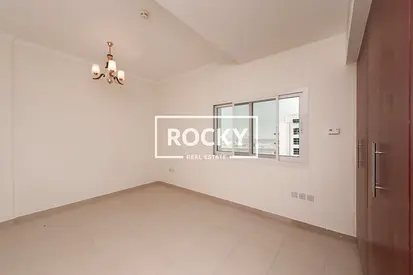 Super Spacious 1 B/R with Covered Parking | Warsan 4