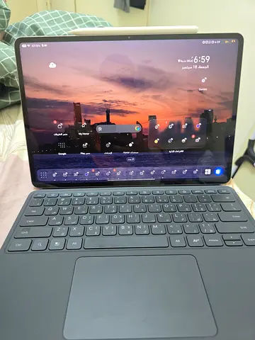 Tablet Honor MagicPad 3 with keyboard and pin
