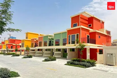 5 bedroom | Corner unit | Spacious layout