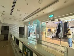 INSIDE SHOPPING MALL | READY TO-USE | ESCALATOR FRONTING | HIGH FOOT TRAFFIC
